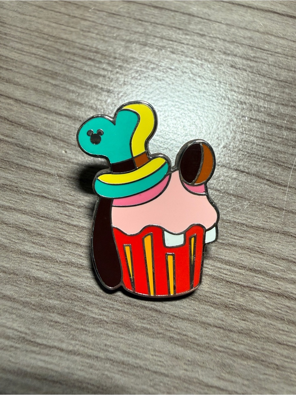 Disney Pins Goofy DLR Hidden Disney Series 2025 Wave B: Cupcake Treats